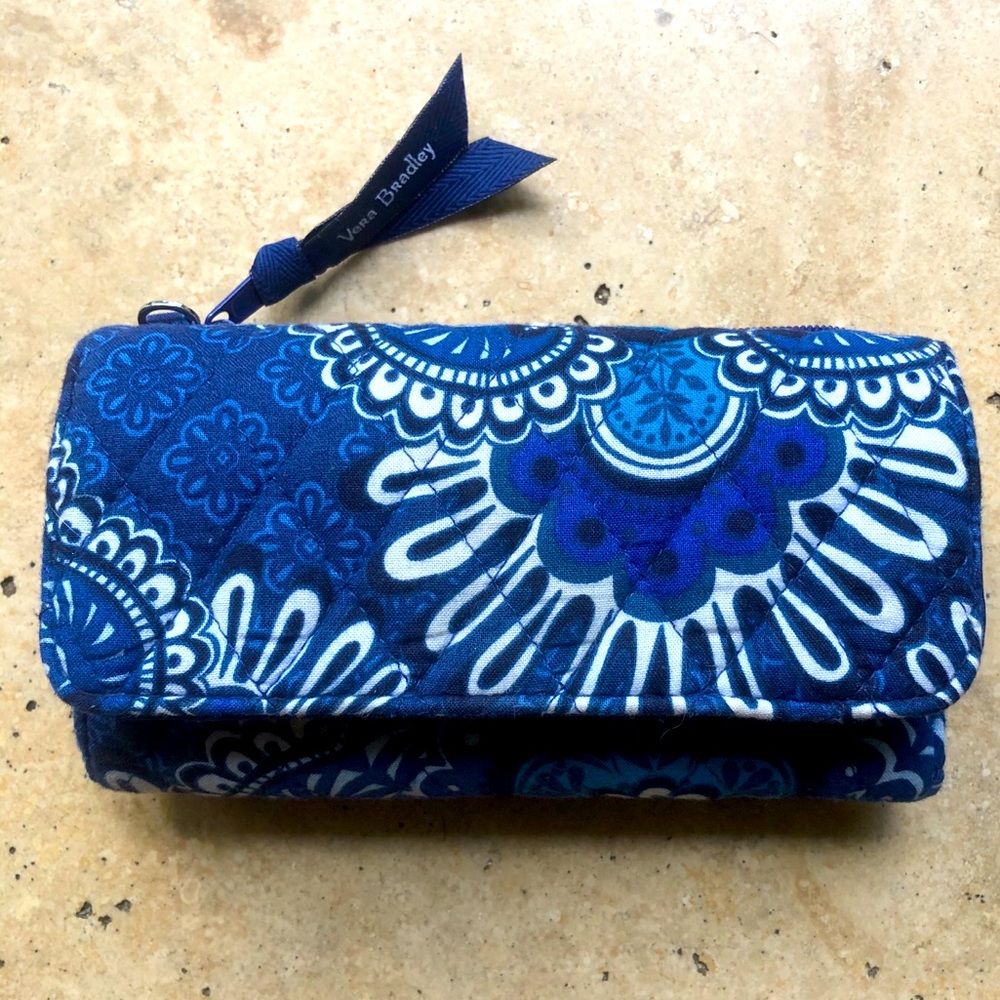 **SOLD** Vera Bradley Clutch Wallet
